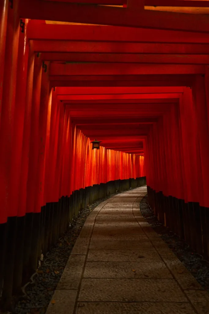 Túnel de torii en Fushimi Inari, Kioto, qué visitar en Japón