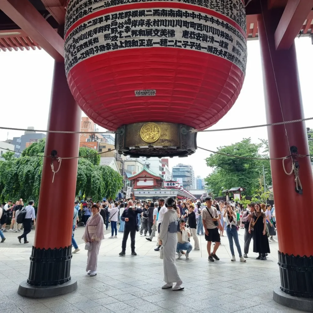 qué ver en Tokio templo Sensoji y la puerta Kaminarimon en Asakusa