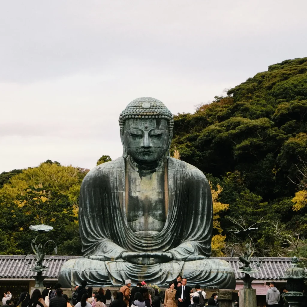 Gran Buda de Kamakura en un templo japonés al aire libre