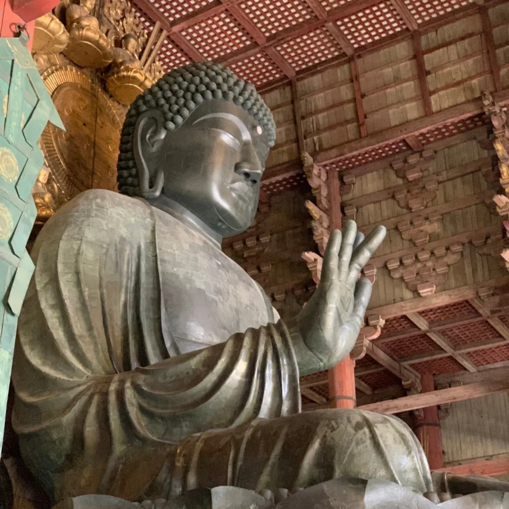 Gran Buda del templo Todaiji en Nara, una de las excursiones desde Kioto más populares por su importancia histórica.