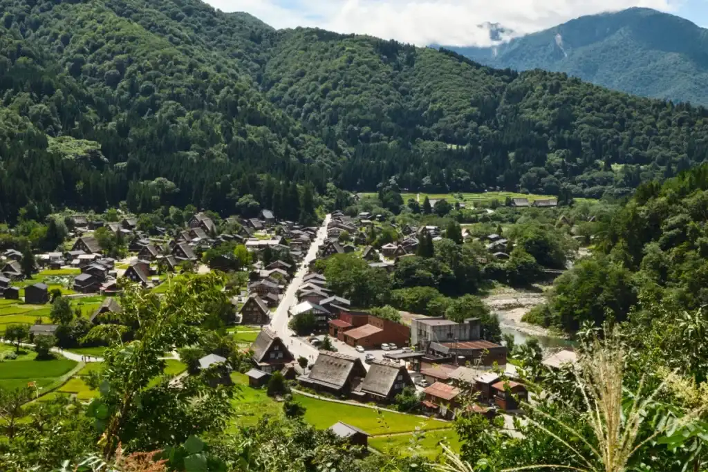 Pueblo de Shirakawago en los Alpes Japoneses, patrimonio de la humanidad – guía de viaje a Japón