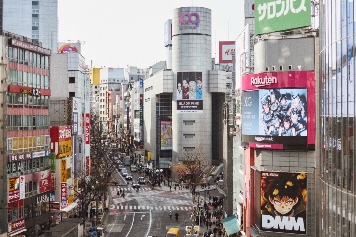 Calles de Shibuya en Tokio para un ejemplo de viaje de la agencia de viajes a Japón