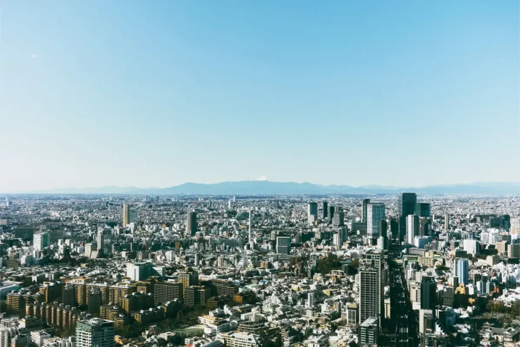 Vista desde el mirador de la Torre Mori con el Monte Fuji al fondo.